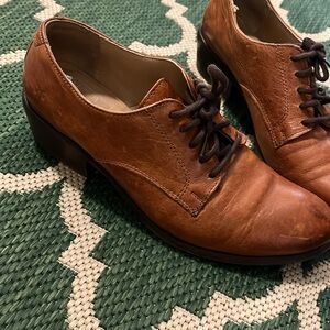 Preloved women’s Frye oxfords in size 8B